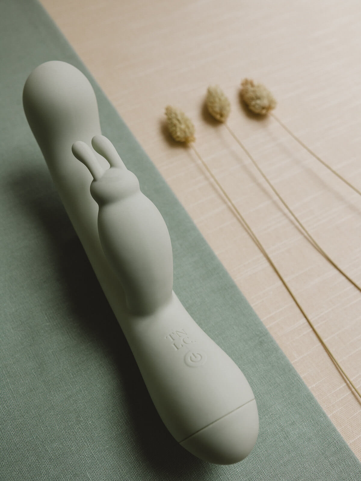 Saro Rabbit Vibrator | Pleasher Vibes Saro Rabbit Vibrator | Pleasher Vibes